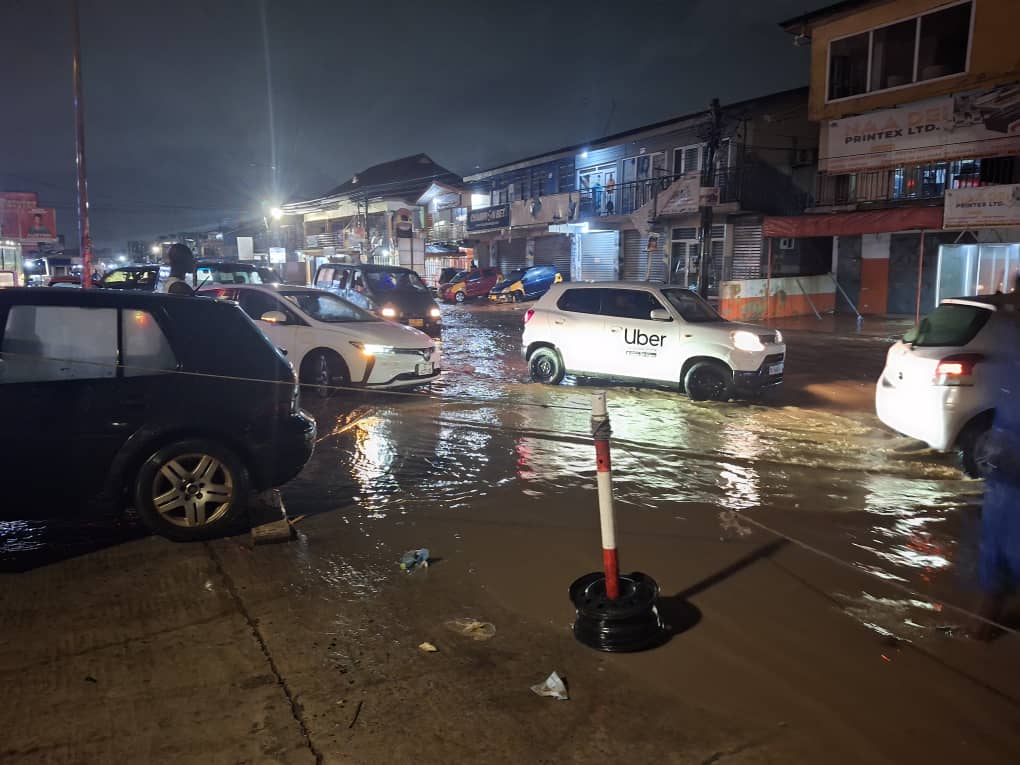 Heavy evening rainfall floods Odorkor-Kwashieman road, causes traffic disruptions